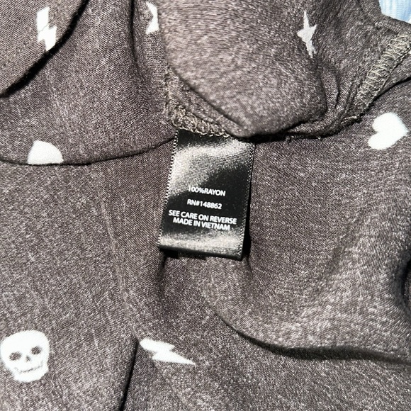 Torrid size 2 grey button up skull & star blouse - Picture 5 of 7